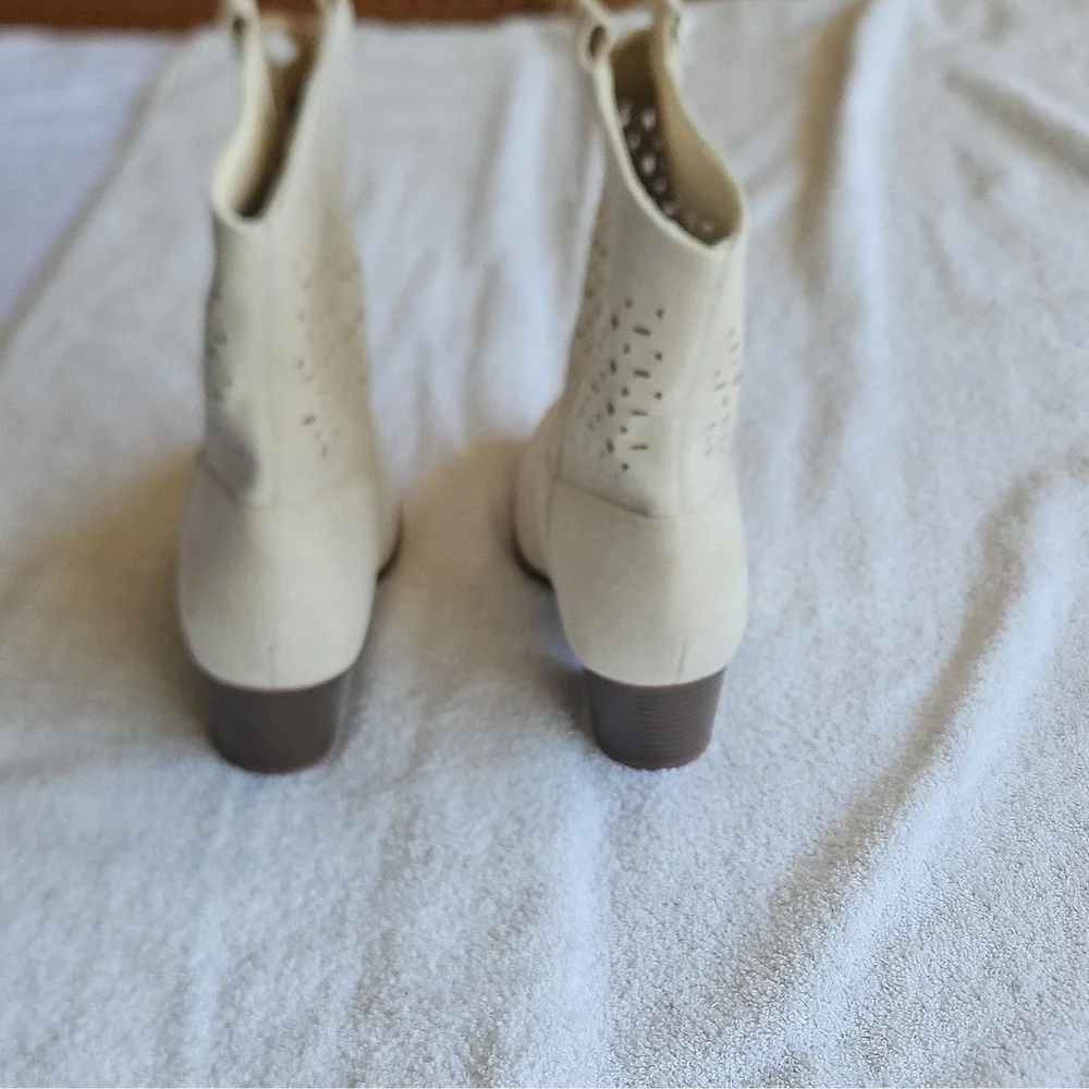 J.Adams Shoes Saloon White Denim Chelsea Bootie Pointed Toe‎ Women 7